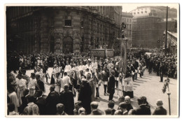 Fotografie Wolfrum Wien, Ansicht Wien, Prozessions-Umzug In Der Innenstadt  - Places