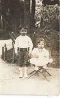 CARTE PHOTO - Un Frère Et Une Soeur -  Animé - Carte Postale Ancienne - Photographie