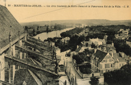 MANTES-la-JOLIE - Las Arcs Boutants De Notre-Dame Et Le Panorama Est De La Ville - Mantes La Jolie