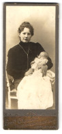 Fotografie Emil Clausen, Kopenhagen, Junge Mutter Mit Ihrer Tochter Wilhelmine Im Arm, Mutterglück  - Anonieme Personen