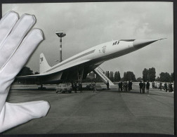 Fotografie Unbekannter Fotograf Und Ort, Erstes Überschallflugzeug Der Welt, Tupolew Tu-144 Auf Dem Flughafen  - Luftfahrt