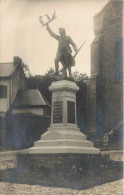 BATIMENTS _S29096_ Carte Photo - A Identifier - Monument Aux Morts - Altri & Non Classificati