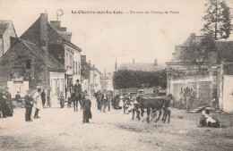 LA CHARTRE SUR LE LOIR . UN COIN DU CHAMP DE FOIRE .  . BELLE ANIMATION . - Andere & Zonder Classificatie