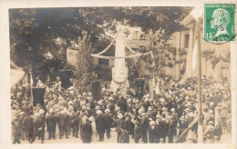 01 - AIN _S29105_ Carte Photo - A Identifier - Groupe D'Hommes Dans La Rue - Non Classés