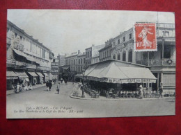 F23 - 17 - Royan - Cote D'Argent - La Rue Gambetta Et Le Café Des Bains - Royan