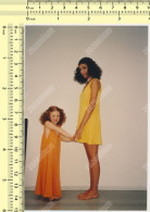 REAL PHOTO Fashion Girl Model And Cute Kid Girl Fille Fillette VINTAGE SNAPSHOT - Personnes Anonymes