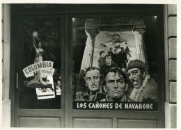 Espagne Vitrine De Magasin Poster Les Canons De Navarone Columbia Ancienne Photo 1961 - Autres & Non Classés