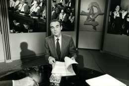 France Antenne 2 TV Robert Badinter Ministre De La Justice Ancienne Photo 1981 - Célébrités