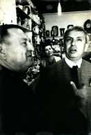 France Fleurance Maurice Mességué Dans Un Magasin? Ancienne Photo Ballarini 1980 - Célébrités