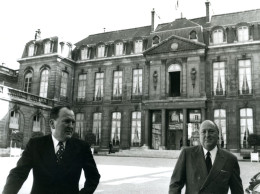 France Les Frères Willot Quittant L'Elysée Industriels Du Textile Ancienne Photo 1974 - Famous People