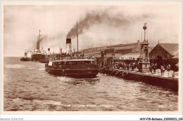 AHYP10-0842 - BATEAUX - THE LANDING STAGE - LIVERPOOL - Binnenschepen