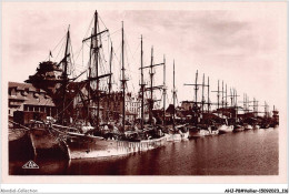 AHJP8-0965 - SAINT-MALO - LES TERRENEUVAS DANS LE PORT  - Segelboote