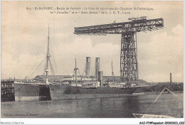 AHJP7-0782 - ST-NAZAIRE - BASSIN DE PENHOET - LA GRUE DE 150 TONNES DES CHANTIERS DE L'ATLANTIQUE - Steamers