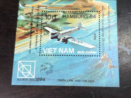 VIET  NAM  STAMPS BLOCKS STAMPS -28(1984 50th Anniv Of First South Atlantic Air Service)1 Pcs Good Quality - Vietnam