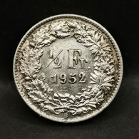 1/2 FRANC SUISSE ARGENT 1952 B BERNE HELVETIA DEBOUT / SWITZERLAND SILVER - 1/2 Franc