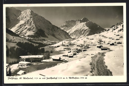 AK Hirschegg /Kl. Walsertal, Ortspartie Mit Zwölferkopf Und Widderstein Im Schnee  - Andere & Zonder Classificatie