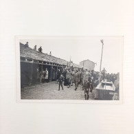 Foto Cartolina In B/n In Foto Il Prefetto Mario Chiesa E Giovani Ballilla - Introbio Valsassina - Guerre 1914-18