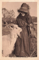 FOLKLORE - Type De Paysanne Auvergnate - Carte Postale Ancienne - Personaggi