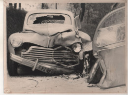 REF ENV15 Photo Originale 24 X 18 Cm Accident Peugeot 203 Immatriculation Charente 16 - Automobile