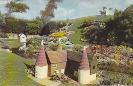 AK 213719 ENGLAND - Oasthouses - Southsea Model Village - Southsea