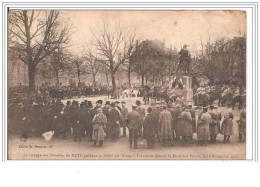 57.METZ.LE GROUPE DES NOTABLES DE METZ PENDANT LE DEFILE DES TROUPES FRANCAISES DEVANT LE MARECHEL PETAIN...........1918 - Metz