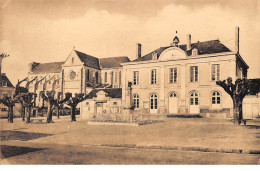 53 .n° 107356 . Cosse Le Vivien .place De La Mairie . - Otros & Sin Clasificación