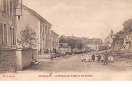 52.n°57144.villegusien.le Bureau De Poste Et Les écoles - Otros & Sin Clasificación