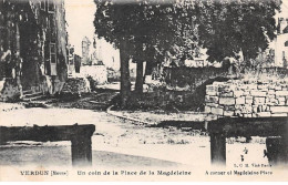 55 - VERDUN - SAN25532 - Un Coin De Le Place De La Magdeleine - Verdun