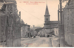 55 - VERDUN - SAN25535 - Porte Et Eglise Saint Victor - Au Fond, La Cathédrale - Verdun