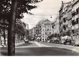 57 - METZ - SAN23560 - L'Avenue Et La Rue Serpenoise - CPSM 15X10,5 Cm - Metz