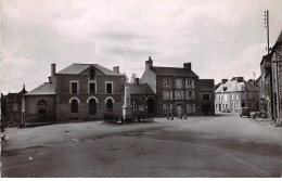 53 - Fougerolle Du Plessis - SAN22859 - Place De La Mairie - CPSM 14X9 Cm - Andere & Zonder Classificatie