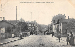 54 - PONT A MOUSSON - SAN27380 - Le Passage à Niveau Et L'Avenue Carnot - Pont A Mousson