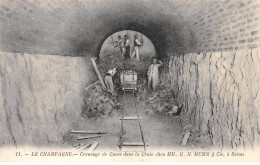51 - REIMS -SAN30662 - Creusage De Caves Dans La Craie Chez MM GH Mumm - Agriculture - Vigne - Métier - Reims