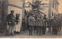 56 - GUER - SAN34670 - En Gare - Prisonniers Allemands Sortant Du Chalet De Nécessité - Guer Cötquidan