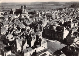 52 . N° Kri10880. Langres . La Place De L'hotel De Ville .n°303-20 A . . Edition Combier . Sm 10X15 Cm . - Langres