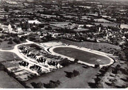 52 - SAN60834 - VILLAINES LA JUHET - Le Stade Et Vue D'ensemble - Artaud 3 - CPSM 10x15 Cm - Villaines La Juhel