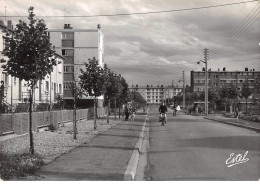 57 - SAN61712 - MAIZIERES LES METZ - Avenue Jules Ferry - Editions De Luxe - CPSM 10x15 Cm - Sonstige & Ohne Zuordnung