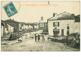 55.MOULINS.n°131.LA PLACE DE LA MAIRIE ET LA FONTAINE - Autres & Non Classés