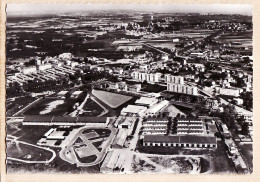 14609 / SATHONAY-CAMP Circuit Stade Baraquements Immeules Cité Vue Générale Aérienne 1950s Bromure 10x15 CELLARD 50112 - Zonder Classificatie