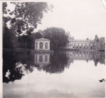 Photo Originale - Année 1932 -  FONTAINEBLEAU - Le Palais Et L'étang Aux Carpes - Places