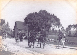 Photo Originale - Année 1895 - DIGNE Les BAINS ( Alpes De Haute Provence ) Cavaliers Militaires A La Sortie De La Ville - Places