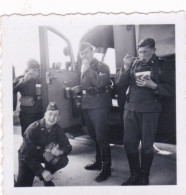 Petite Photo Originale - 1942 - Guerre 1939/45 - MEAUX (77 )   Soldats Allemands A La Pause Repas - War, Military