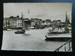 PORNIC                                   BATEAUX DANS LE PORT - Pornic