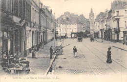 59-DOUAI- LA RUE DE VALENCIENNES - Douai