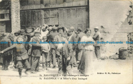 R641860 Salonica. A Baker Shop Besieged. M. M. 1918 - Monde