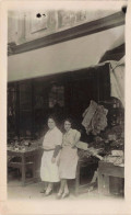 FEMMES _S29114_ Carte Photo - A Identifier - Femmes Posant Devant Un Magasin - Femmes