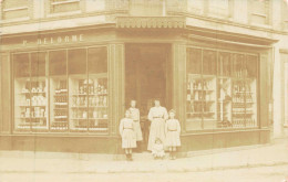 FEMMES _S29115_ Carte Photo - A Identifier - Femmes Posant Devant Un Magasin D'Alcool - Delorme - Vrouwen