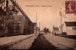 N°3675 W -cpa Montcourt -entrée Du Village- - Otros & Sin Clasificación