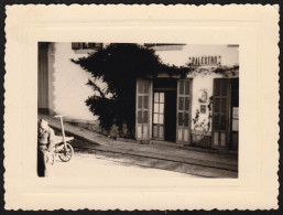 Jolie Photographie Amateur D'un Militaire Devant La Gare De PALESTRO LAKHDARIA, Guerre Algérie 1958, 10,6x8cm - Plaatsen