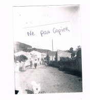 D 63 - Rare Photo - CHAMPEIX -  CYCLISTES ET PROMENEURS En 1897 - ROUTE DE MONTAIGUT - Hauteur Gendarmerie Actuelle - - Andere & Zonder Classificatie